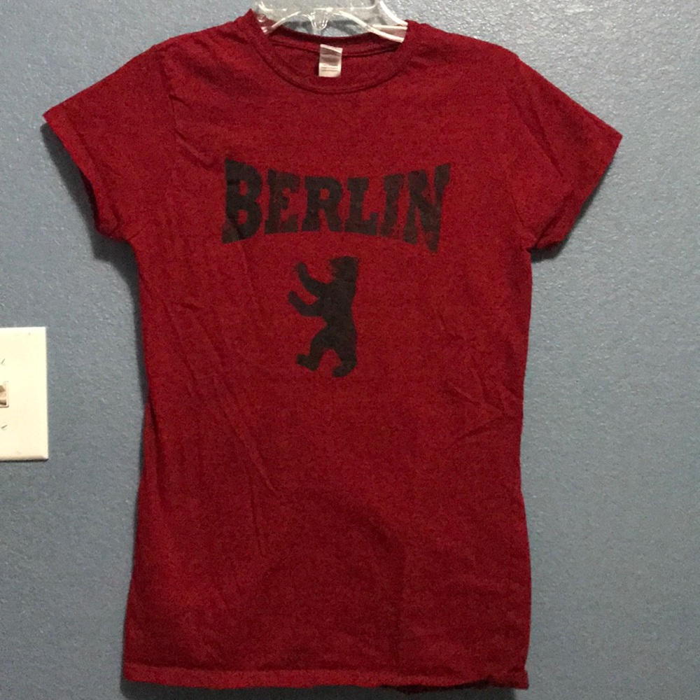 VINTAGE “BERLIN” DARK RED TEE